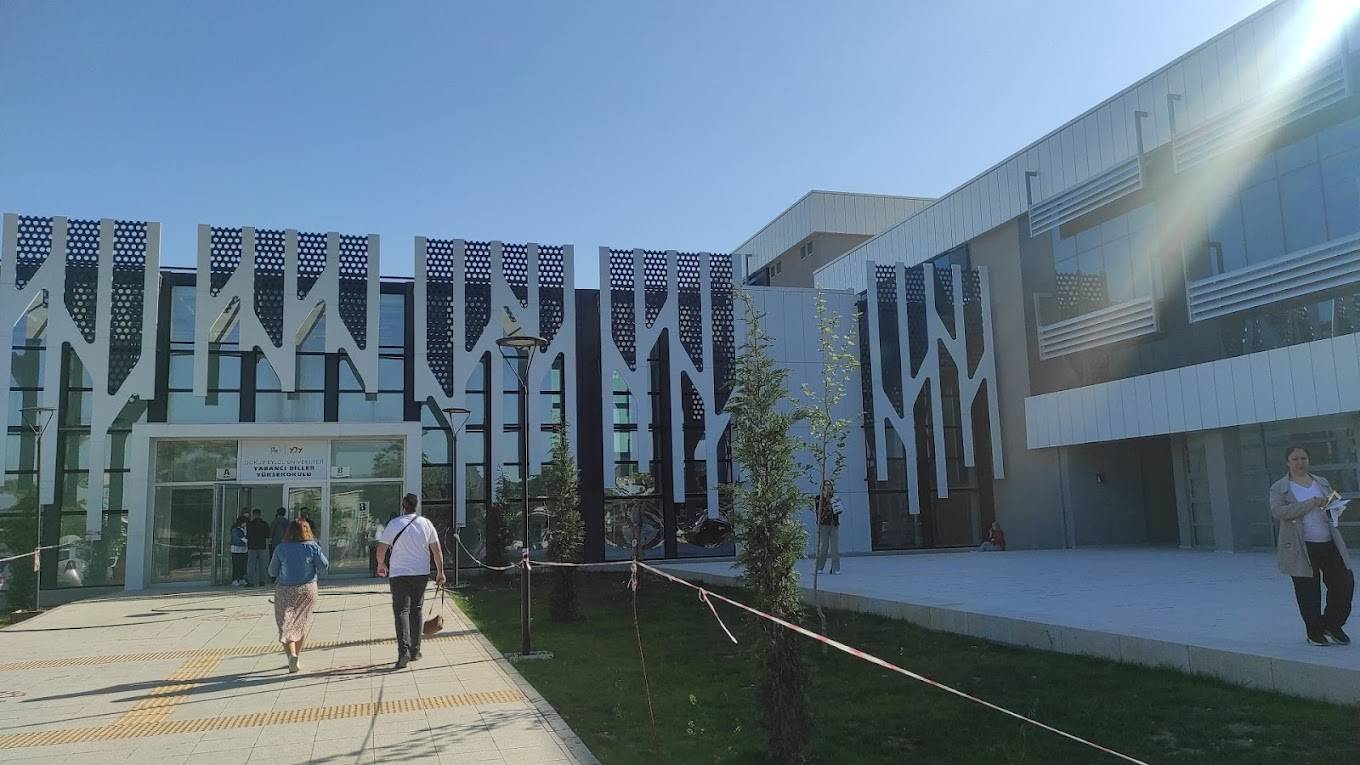 DEÜ Yabancı Diller Yüksekokulu Müdürlüğü’nden Açıklama