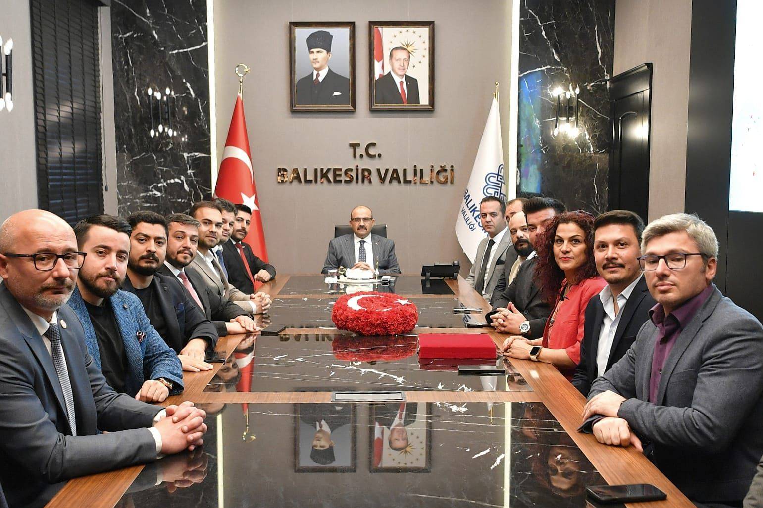 Genç’lerin Rüzgarı Dolu Dizgin İlerliyor