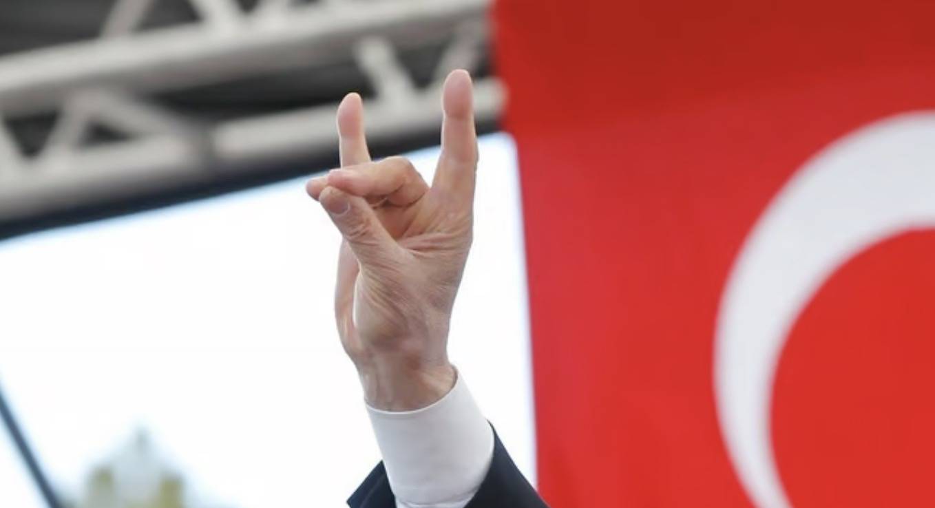 Hekimlere Bozkurt İşareti Uyarısı Geldi!