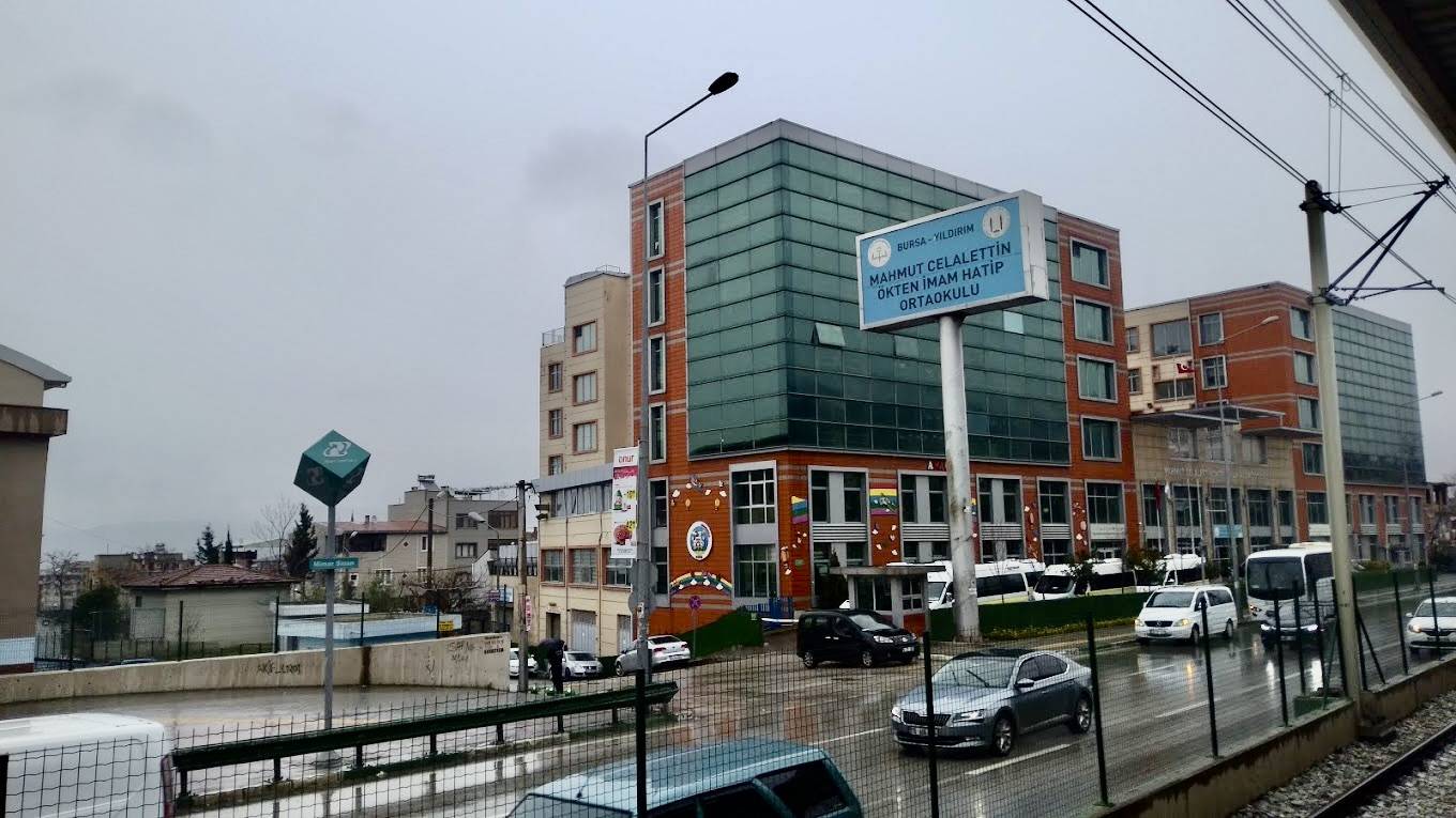 İmam Hatip Ortaokulunda Başörtüsü Skandalı 