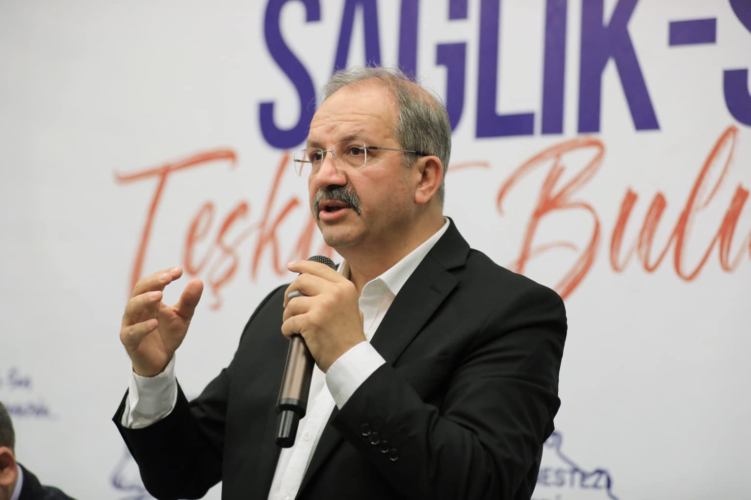 Sağlık Profesyonellerine Muayene Önceliği Hakkı Tanınmalı